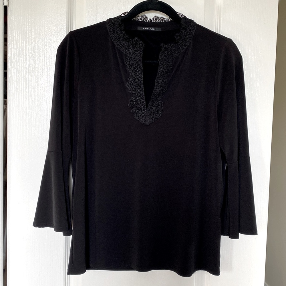 Tahari flowy 3/4 sleeve top